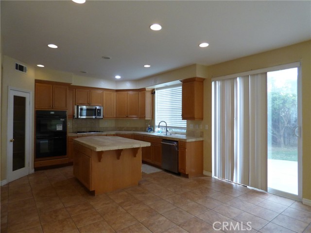 Detail Gallery Image 11 of 46 For 7238 San Carmela Ct, Rancho Cucamonga,  CA 91739 - 5 Beds | 3 Baths