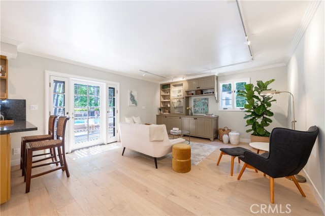 Detail Gallery Image 13 of 28 For 16990 Escalon Dr, Encino,  CA 91436 - 3 Beds | 2/1 Baths