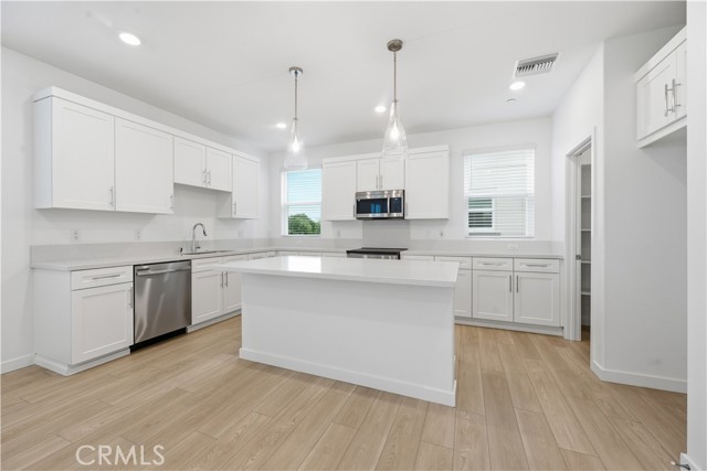 Detail Gallery Image 7 of 53 For 9365 via Azul, Pico Rivera,  CA 90660 - 3 Beds | 3 Baths