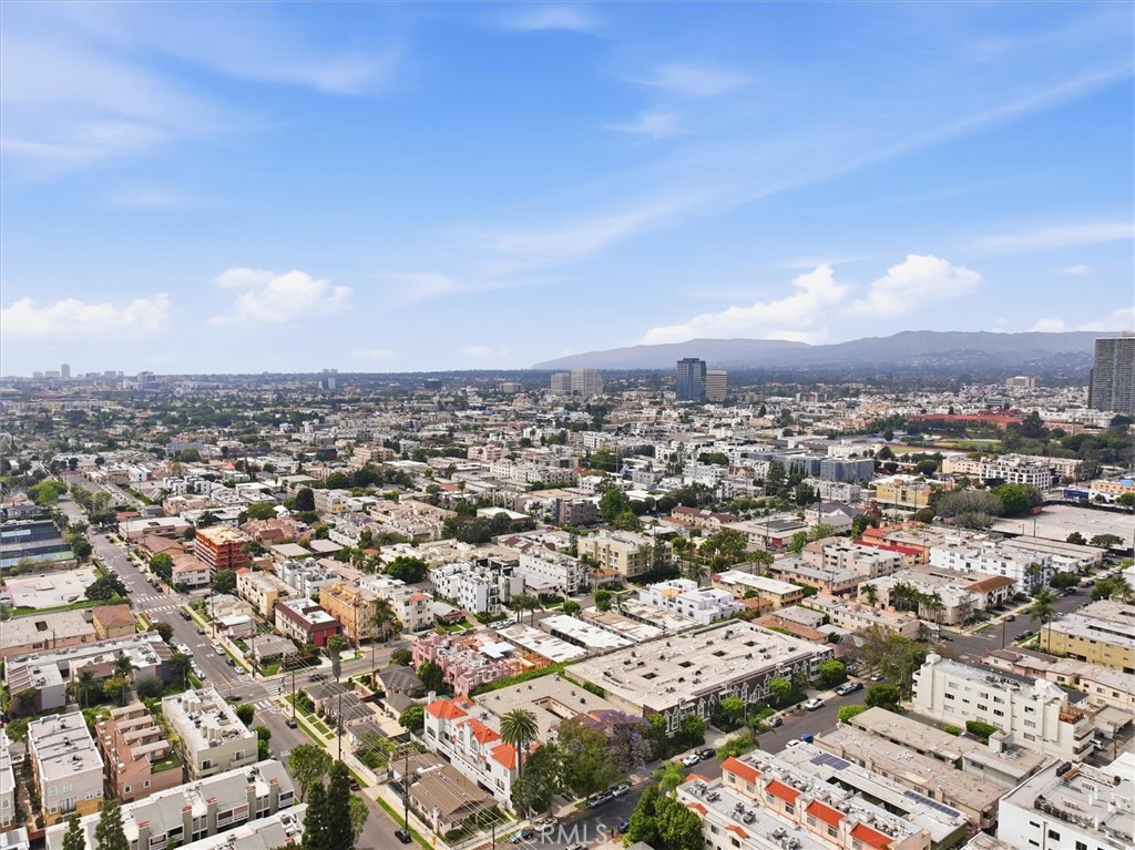 https://media.crmls.org/medias/b2fff106-fe5c-4417-a95d-e9ff693dfc72.jpg?preset=X-Large