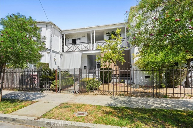 1200 N Kenmore Avenue, Los Angeles CA: https://media.crmls.org/medias/b30004d1-1594-4643-ab64-fda1a68b75e8.jpg
