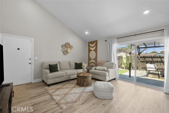 Detail Gallery Image 5 of 33 For 2019 Covington Ave, Simi Valley,  CA 93065 - 2 Beds | 2 Baths