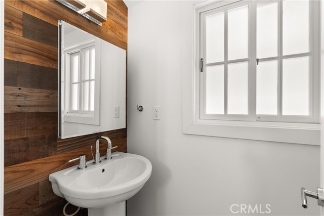 Detail Gallery Image 13 of 21 For 606 1/2 Marigold Ave, Corona Del Mar,  CA 92625 - 2 Beds | 2/1 Baths