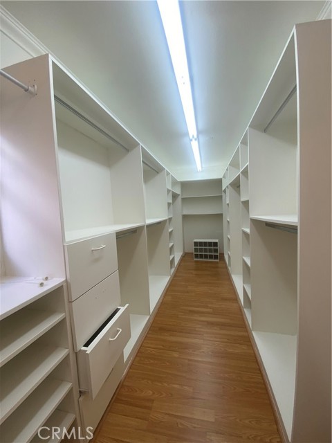 Detail Gallery Image 19 of 31 For 19608 Runnymede St, Reseda,  CA 91335 - 4 Beds | 3/1 Baths