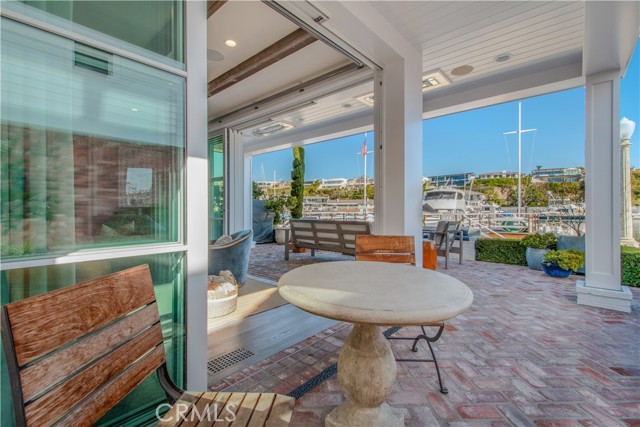 Detail Gallery Image 11 of 55 For 317 E Bay Front, Newport Beach,  CA 92662 - 3 Beds | 3/1 Baths