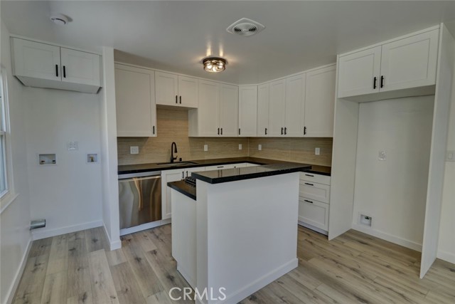 18862 Carolyn Lane, Huntington Beach CA: https://media.crmls.org/medias/b307937b-29ad-4f5e-a358-937ddb6b3b6b.jpg
