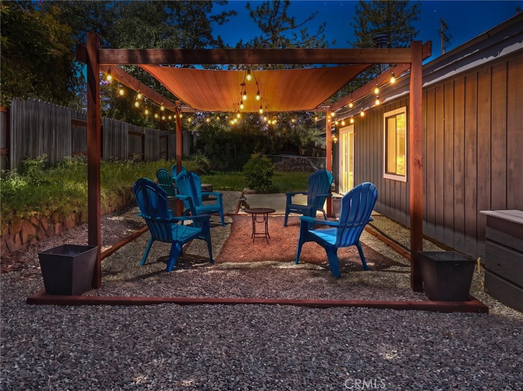 https://media.crmls.org/medias/b307d838-e057-4733-b206-095353de3579.jpg?preset=X-Large