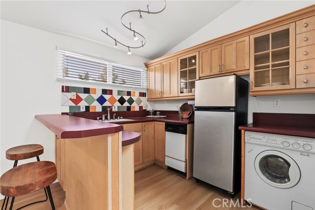 1870 N Arroyo Boulevard, Pasadena CA: https://media.crmls.org/medias/b307dfe1-cdd6-4703-adca-26c827d836c0.jpg
