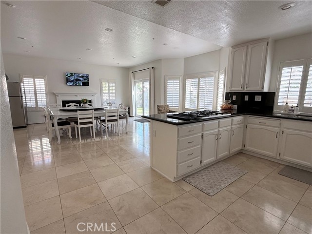 Detail Gallery Image 6 of 26 For 7919 San Pedro St, Fontana,  CA 92336 - 5 Beds | 3 Baths