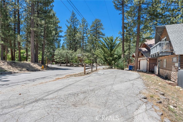 Detail Gallery Image 4 of 48 For 42662 Juniper Dr, Big Bear Lake,  CA 92315 - 3 Beds | 2 Baths