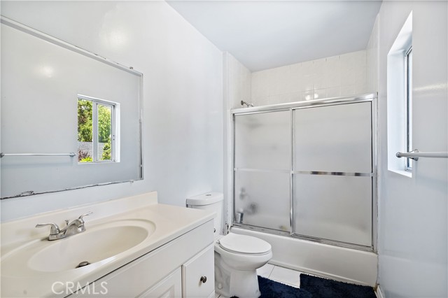 1438 Hillside Drive, Glendale CA: https://media.crmls.org/medias/b30b8227-7590-41ae-84d7-01b6b6e83f26.jpg