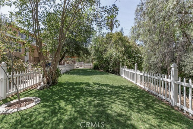 10058 Sunland Boulevard, Sunland CA: https://media.crmls.org/medias/b30bc6b2-a1e2-4ed2-a1f8-50685f96669f.jpg