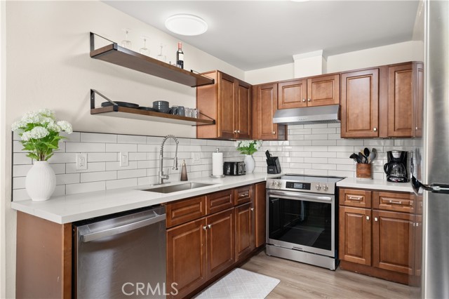 341 Carriage Drive, Santa Ana CA: https://media.crmls.org/medias/b30c369c-3309-485a-85f6-a00972d09666.jpg