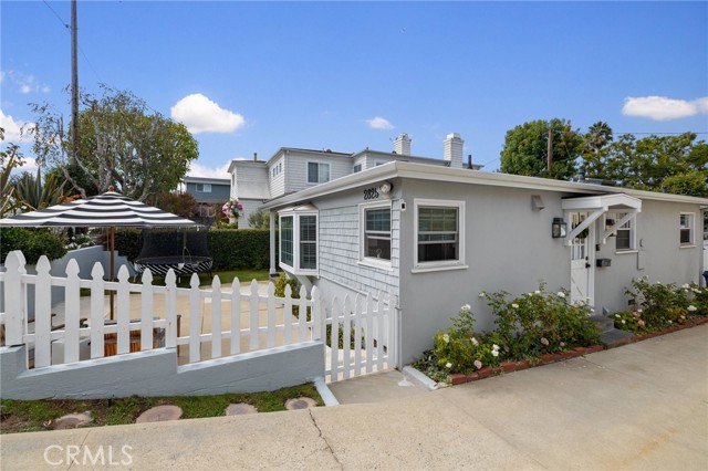 2825 Valley Drive, Manhattan Beach, California 90266, 4 Bedrooms Bedrooms, ,2 BathroomsBathrooms,Residential,Sold,Valley,SB21214274