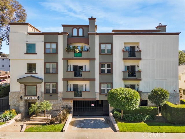 Detail Gallery Image 2 of 19 For 12916 Moorpark St #104,  Studio City,  CA 91406 - 2 Beds | 2 Baths