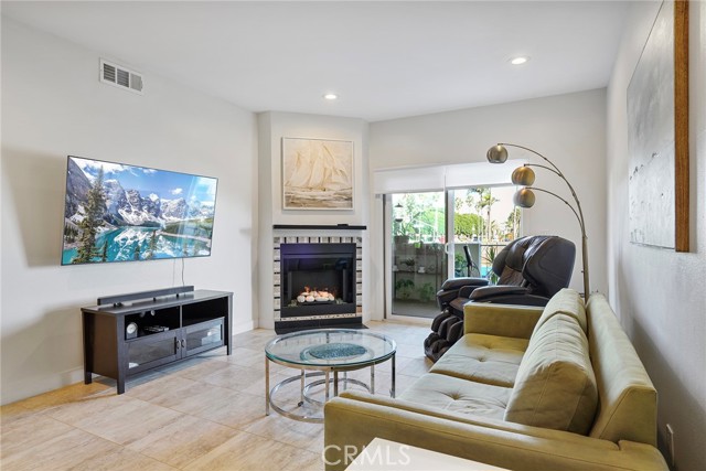 Detail Gallery Image 11 of 28 For 25 15th Pl #605,  Long Beach,  CA 90802 - 2 Beds | 2 Baths