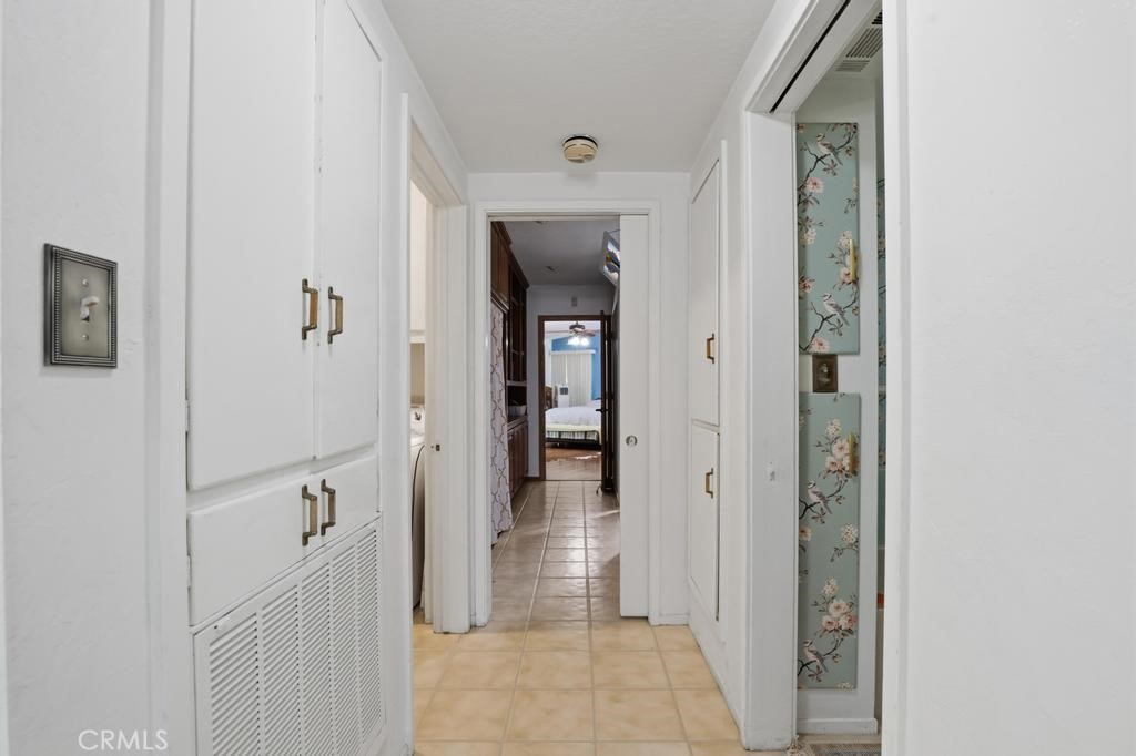 https://media.crmls.org/medias/b3110a25-ca82-4932-91c1-cb68aa7bac95.jpg?preset=X-Large