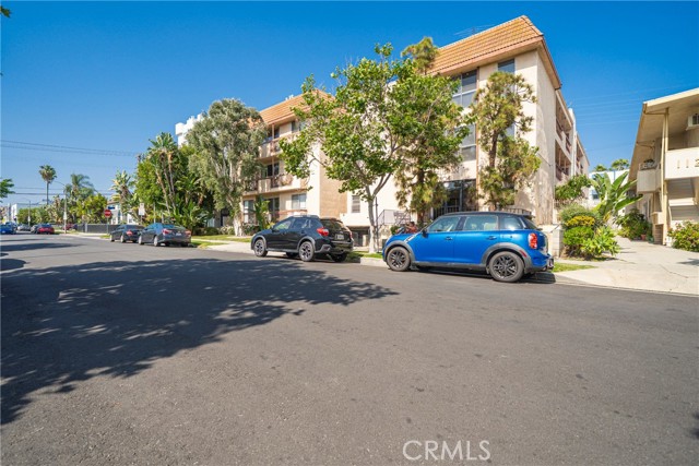 104 S Hayworth Avenue, Los Angeles CA: https://media.crmls.org/medias/b3112bb5-bfee-449d-986a-23111285d2c9.jpg