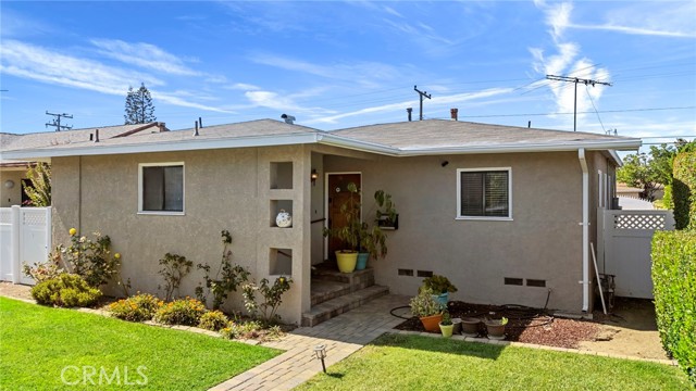 4103 Artesia Boulevard, Torrance CA: https://media.crmls.org/medias/b3117e19-5b49-4ee1-ab82-c1953fb9978c.jpg