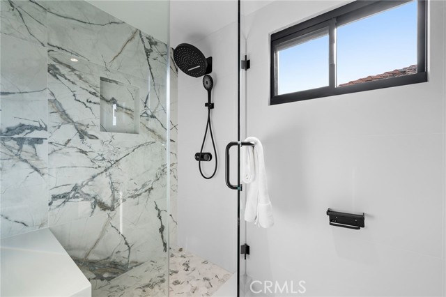 Detail Gallery Image 25 of 51 For 15631 Sunburst Ln, Huntington Beach,  CA 92647 - 5 Beds | 3/1 Baths