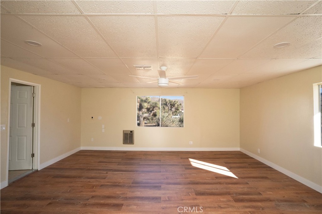 https://media.crmls.org/medias/b3125740-9bd2-45be-9656-95a606157303.jpg?preset=X-Large