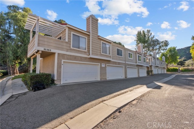 Detail Gallery Image 3 of 43 For 31363 the Old Road, Castaic,  CA 91384 - 3 Beds | 2/1 Baths