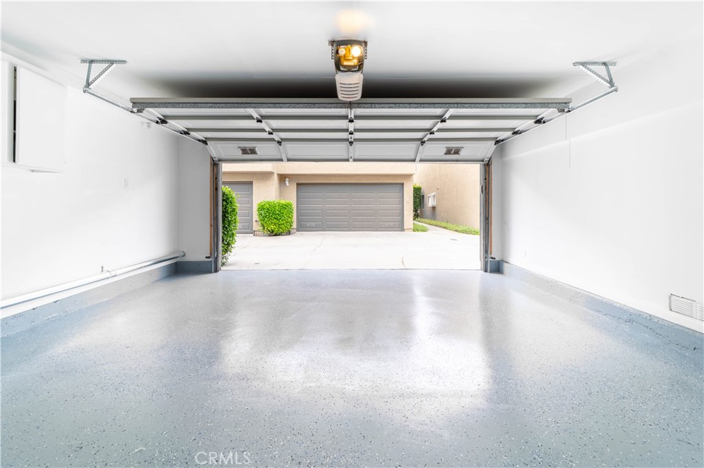 https://media.crmls.org/medias/b312a619-d76c-4b62-a61e-3a67cfe1437d.jpg?preset=X-Large