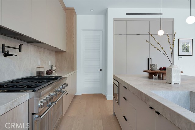 4455 Katherine Avenue, Sherman Oaks CA: https://media.crmls.org/medias/b312cf45-6b5a-4d53-b5cc-2ab417c6ac17.jpg