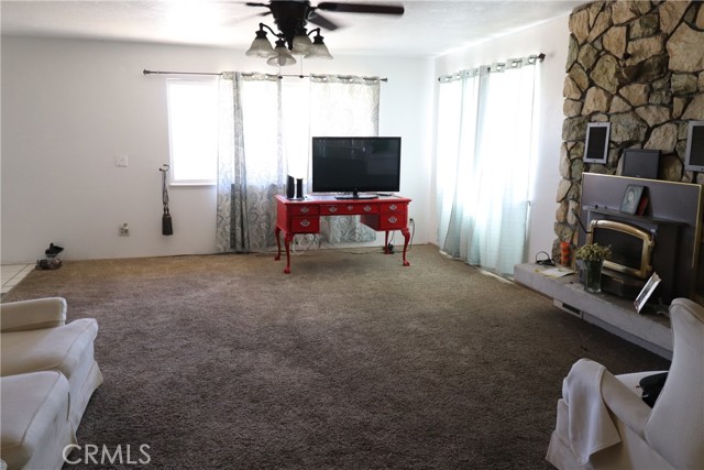 8255 E Avenue, Hesperia CA: https://media.crmls.org/medias/b312d16c-17b1-40ff-8314-3d19600e47f3.jpg