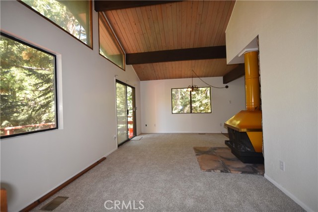 Detail Gallery Image 4 of 16 For 26227 Lake Forest Dr, Twin Peaks,  CA 92391 - 2 Beds | 2 Baths