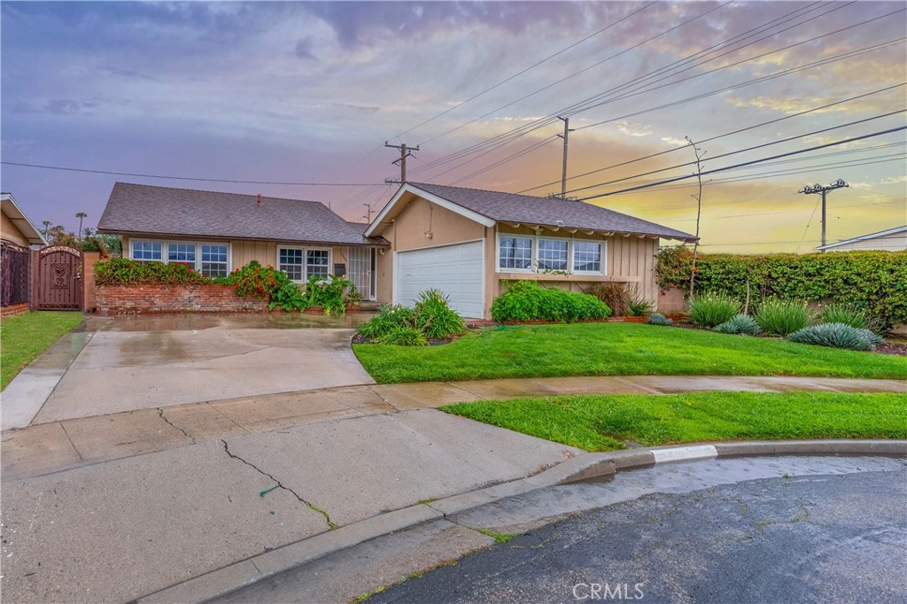 15490 Oxford Circle, Westminster, CA 92683