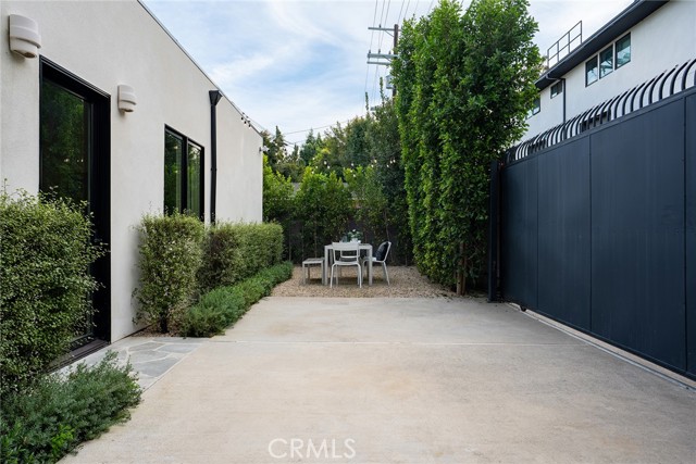 Detail Gallery Image 35 of 40 For 4935 Agnes Ave, Valley Village,  CA 91607 - 5 Beds | 3 Baths