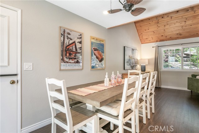 248 Hemlock Drive, Lake Arrowhead CA: https://media.crmls.org/medias/b31534ae-c633-4d27-b07d-ac9038ea3ee2.jpg