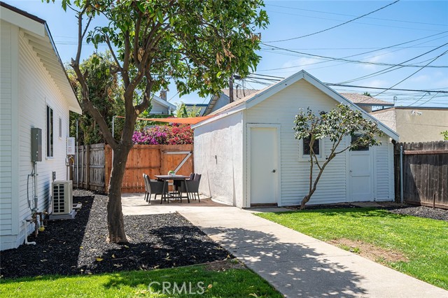 Detail Gallery Image 32 of 60 For 2520 East Sixth Street, Long Beach,  CA 90814 - 4 Beds | 3 Baths