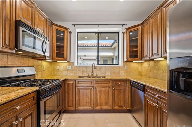 Detail Gallery Image 5 of 26 For 4724 Kester Ave #406,  Sherman Oaks,  CA 91403 - 2 Beds | 2 Baths