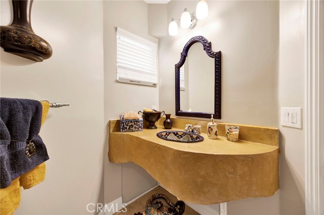 18930 Wells Drive, Tarzana CA: https://media.crmls.org/medias/b3174fa5-8c8b-4661-ad09-44373a4a6eaa.jpg