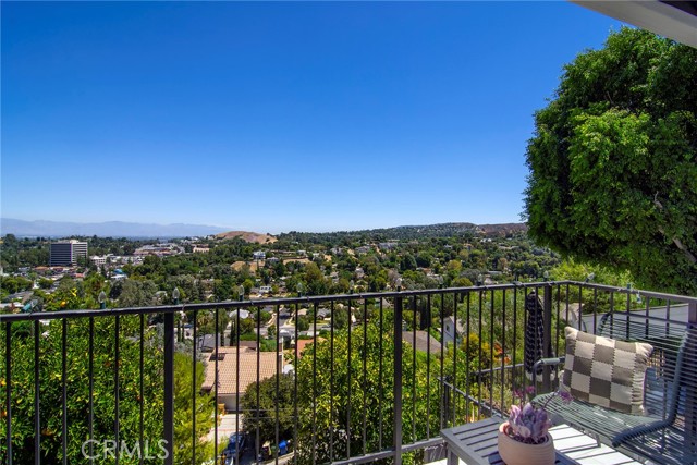 Detail Gallery Image 26 of 40 For 5235 Medina Rd, Woodland Hills,  CA 91364 - 3 Beds | 2/1 Baths