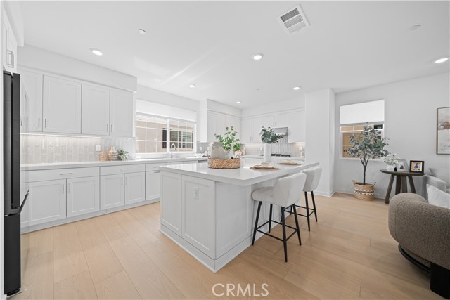 1042 N Anaheim Blvd, Anaheim CA: https://media.crmls.org/medias/b317ee22-ed10-4e2b-a33c-62a9848fa019.jpg