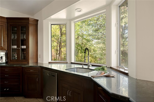 Detail Gallery Image 13 of 30 For 1036 Mallard Dr, Lake Arrowhead,  CA 92352 - 5 Beds | 4/1 Baths