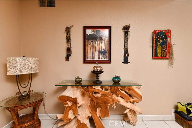 Detail Gallery Image 8 of 16 For 2890 Huntington #110,  Fresno,  CA 93721 - 3 Beds | 2/1 Baths