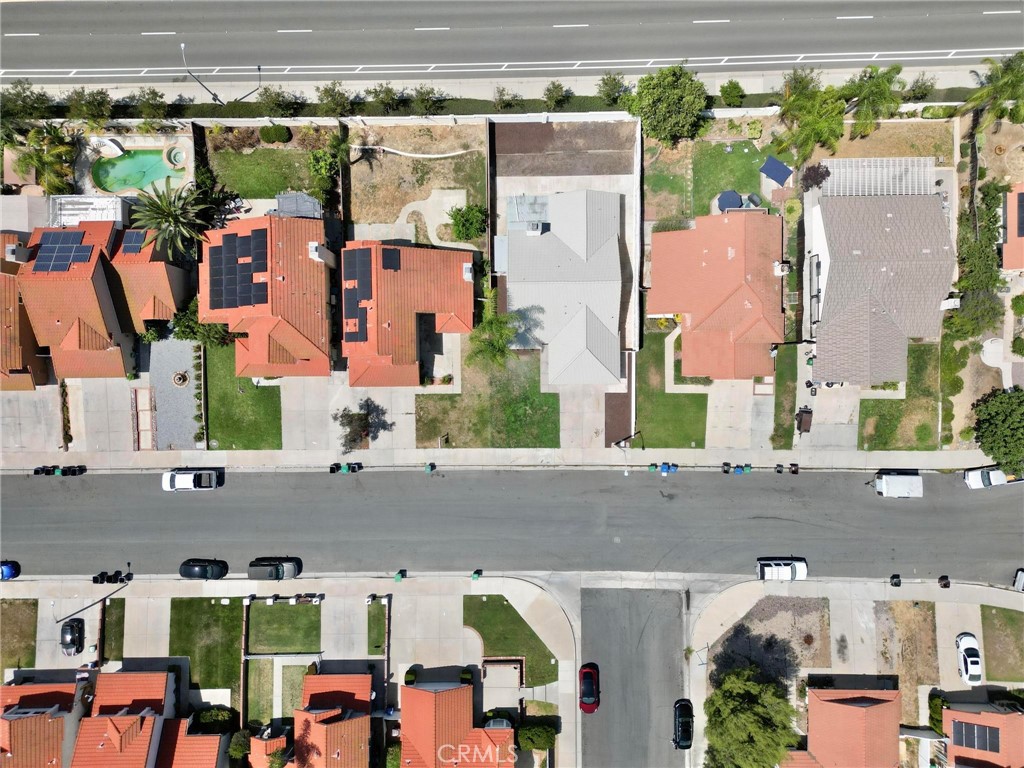 https://media.crmls.org/medias/b31a1eec-5ead-4ab2-bbc3-80382ea885c0.jpg?preset=X-Large