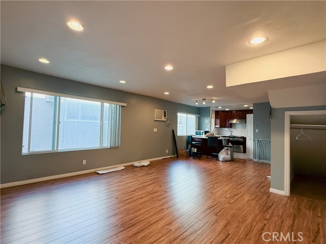 10614 Eastborne Avenue, Los Angeles CA: https://media.crmls.org/medias/b31a286f-7ebe-4bb4-8abb-92c729c80543.jpg