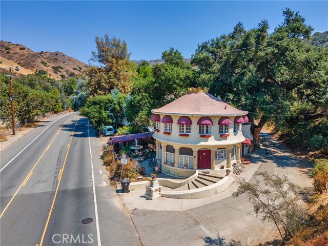 8618 La Tuna Canyon Road, Sun Valley CA: https://media.crmls.org/medias/b31a4572-0feb-40f5-a1ea-1c36d3db628a.jpg