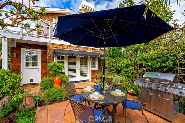 334 Locust Street, Laguna Beach CA: https://media.crmls.org/medias/b31aa43e-b162-4632-9e28-f87673964ead.jpg