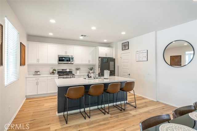 Detail Gallery Image 9 of 22 For 12913 Tehachapi St, Hesperia,  CA 92344 - 4 Beds | 3 Baths