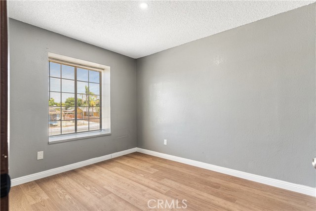 8305 Pioneer Drive, Bakersfield CA: https://media.crmls.org/medias/b31c1920-4b70-4bbe-bdd0-9fff899f802e.jpg