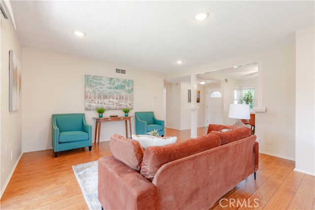 Detail Gallery Image 7 of 50 For 3318 W Borchard, Santa Ana,  CA 92704 - 4 Beds | 2 Baths