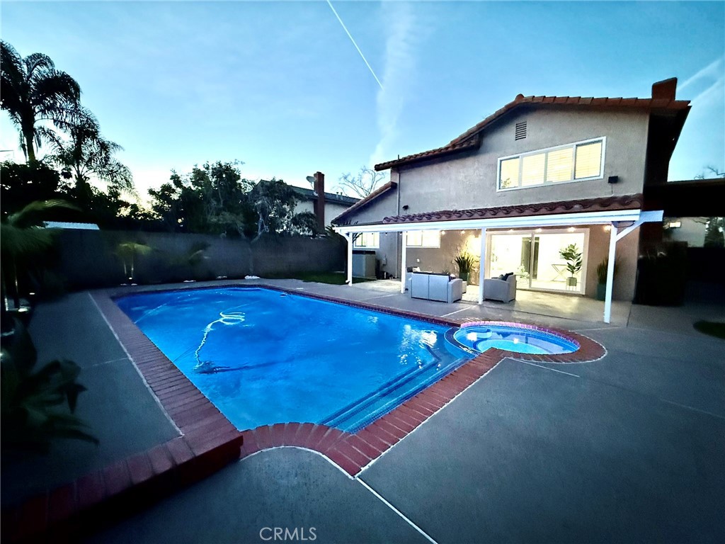 https://media.crmls.org/medias/b31f7834-47fd-43a0-99d4-44778294cc00.jpg?preset=X-Large