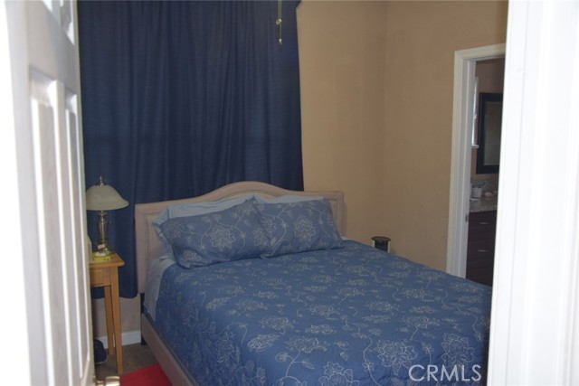 1935 Maine Avenue, Long Beach CA: https://media.crmls.org/medias/b31fb7e6-daf4-46f6-8473-d24508531755.jpg