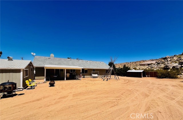 24212 Kansa Road, Apple Valley CA: https://media.crmls.org/medias/b32019ac-6dbd-414a-aa19-0db4e7d52ede.jpg